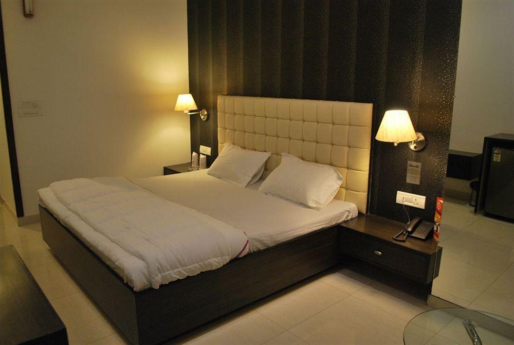 Hotel Arina Inn New Delhi Exterior photo